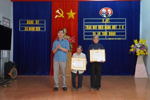 Đăk Hà trao tặng Huy hiệu Đảng đợt 2-9