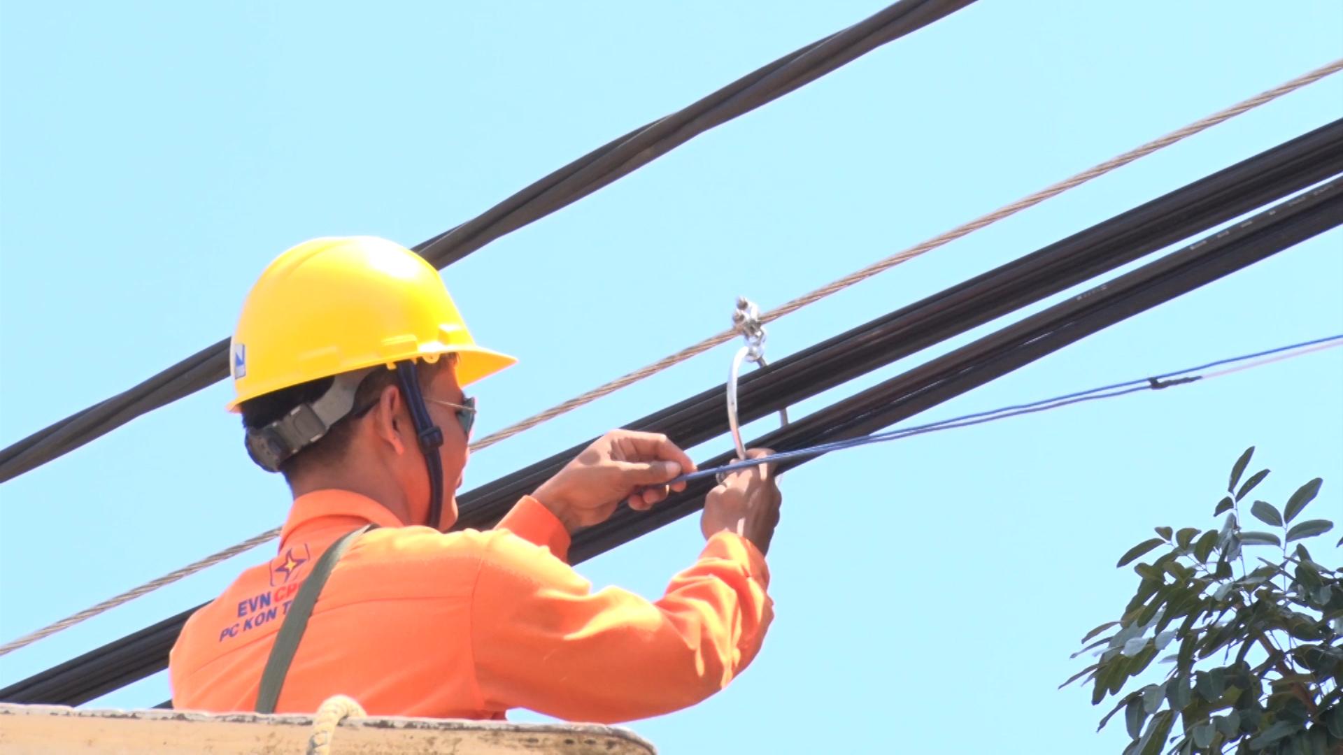 Điện lực huyện Đăk Hà nỗ lực chỉnh trang lưới điện đô thị – Đài Phát thanh  và Truyền hình Kon Tum