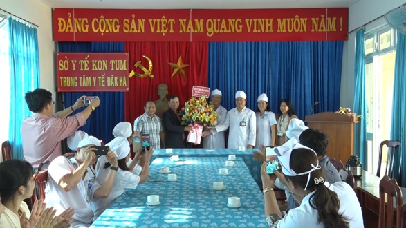 Thăm, chúc mừng ngày Thầy thuốc Việt Nam 27-2