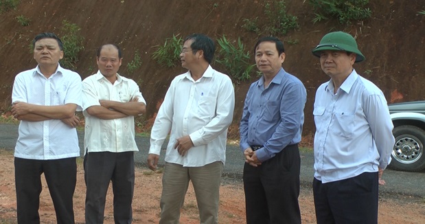 Đồng chí phó Chủ tịch UBND tỉnh kiểm tra công tác phòng chống bão lũ tại huyện Đăk Hà